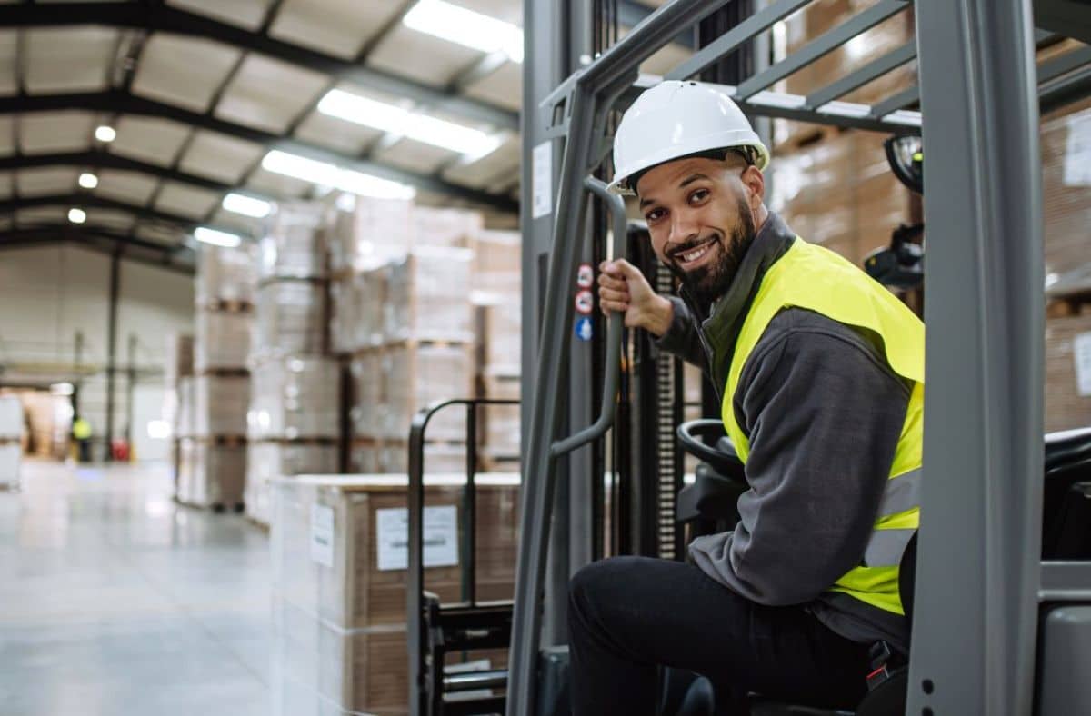 The Benefits of Using Second-Hand Storage in Warehousing